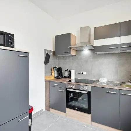 Apartment Sali - 2br, 4 Beds, Tv, Kitchen And Gardenspace *