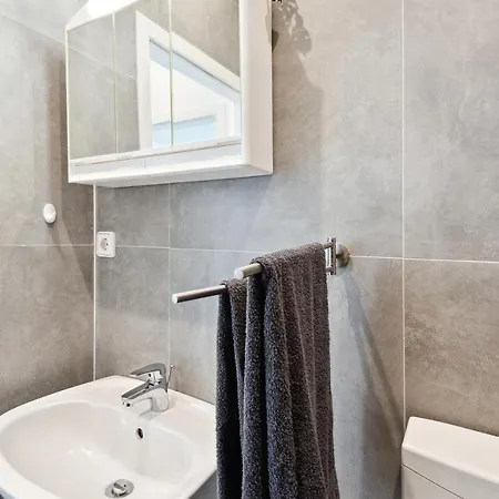 Sali - 2br, 4 Beds, Tv, Kitchen And Gardenspace Apartment